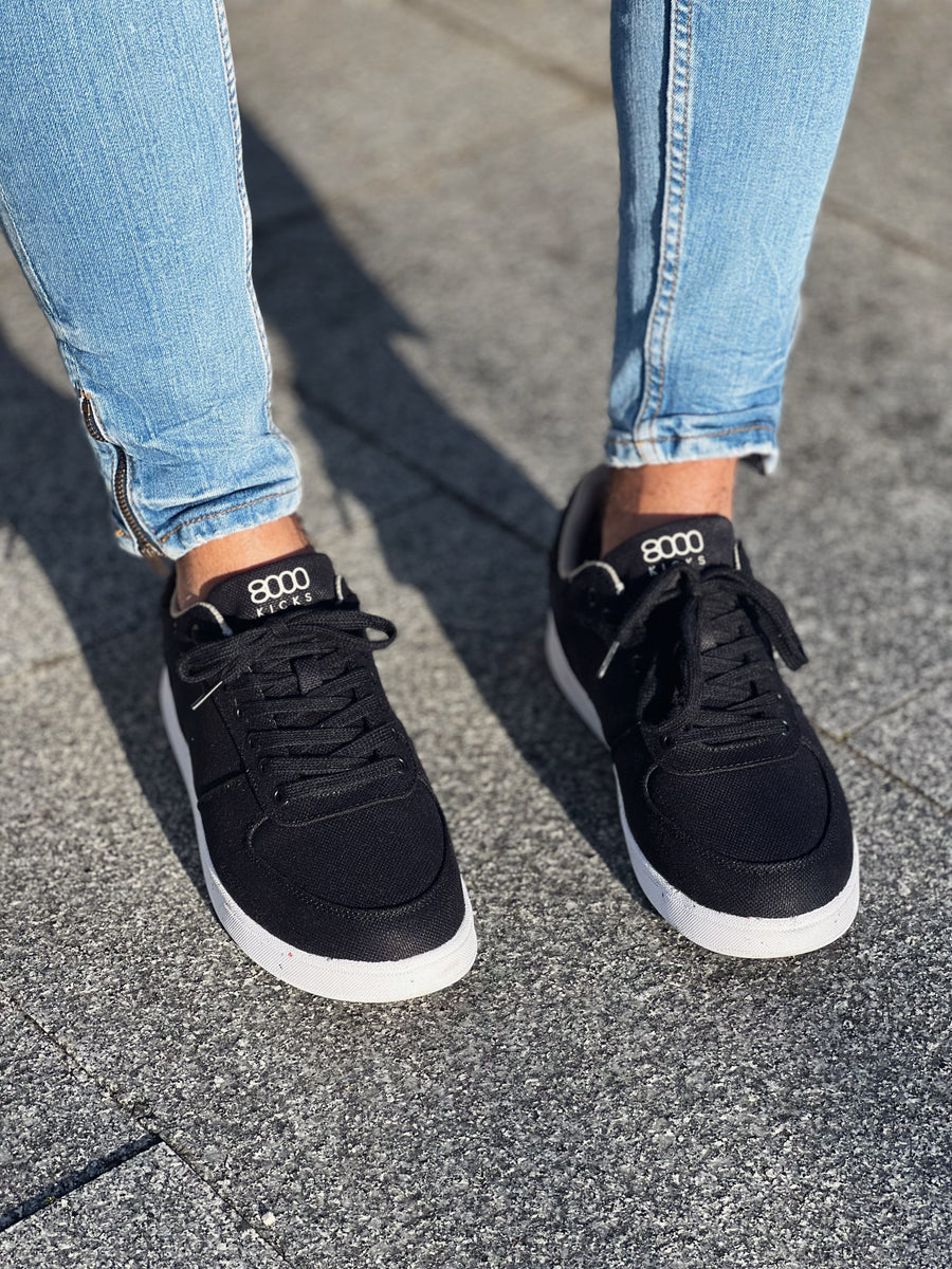 Travel: One Shoe. No Baggage